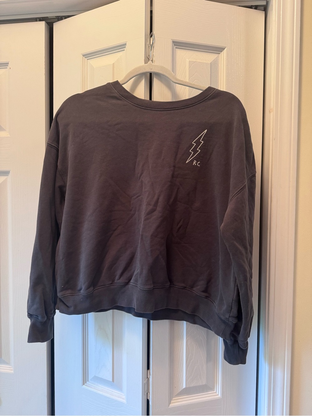 Women’s Rylee + Cru Charcoal Lightning Graphic Crewneck Sweater